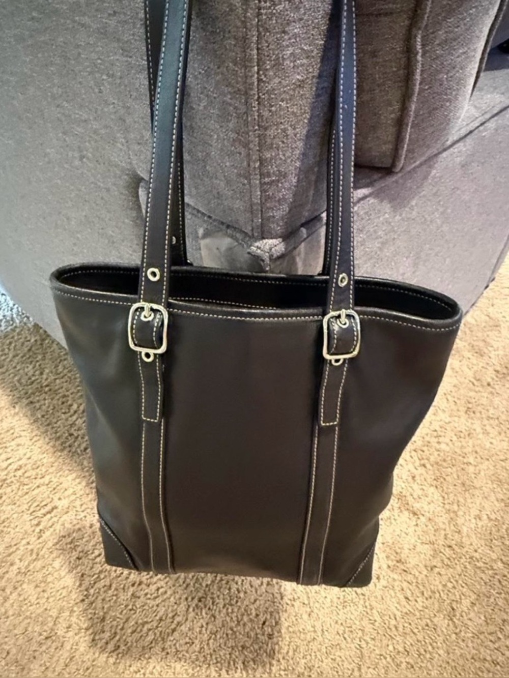 Coach bag
Classic Black Leather Messenger Tote with Contrast Stitching